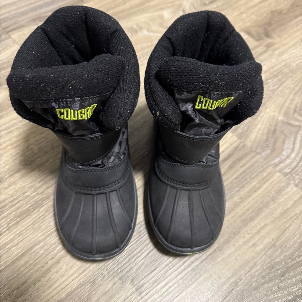 Size 11 - Waterproof Cougar Black and Green Winter Boots - (to -30 Celsius)